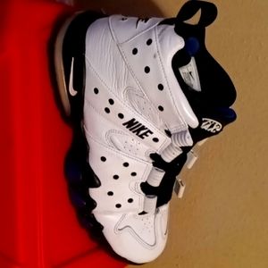 Selling these Nike air max